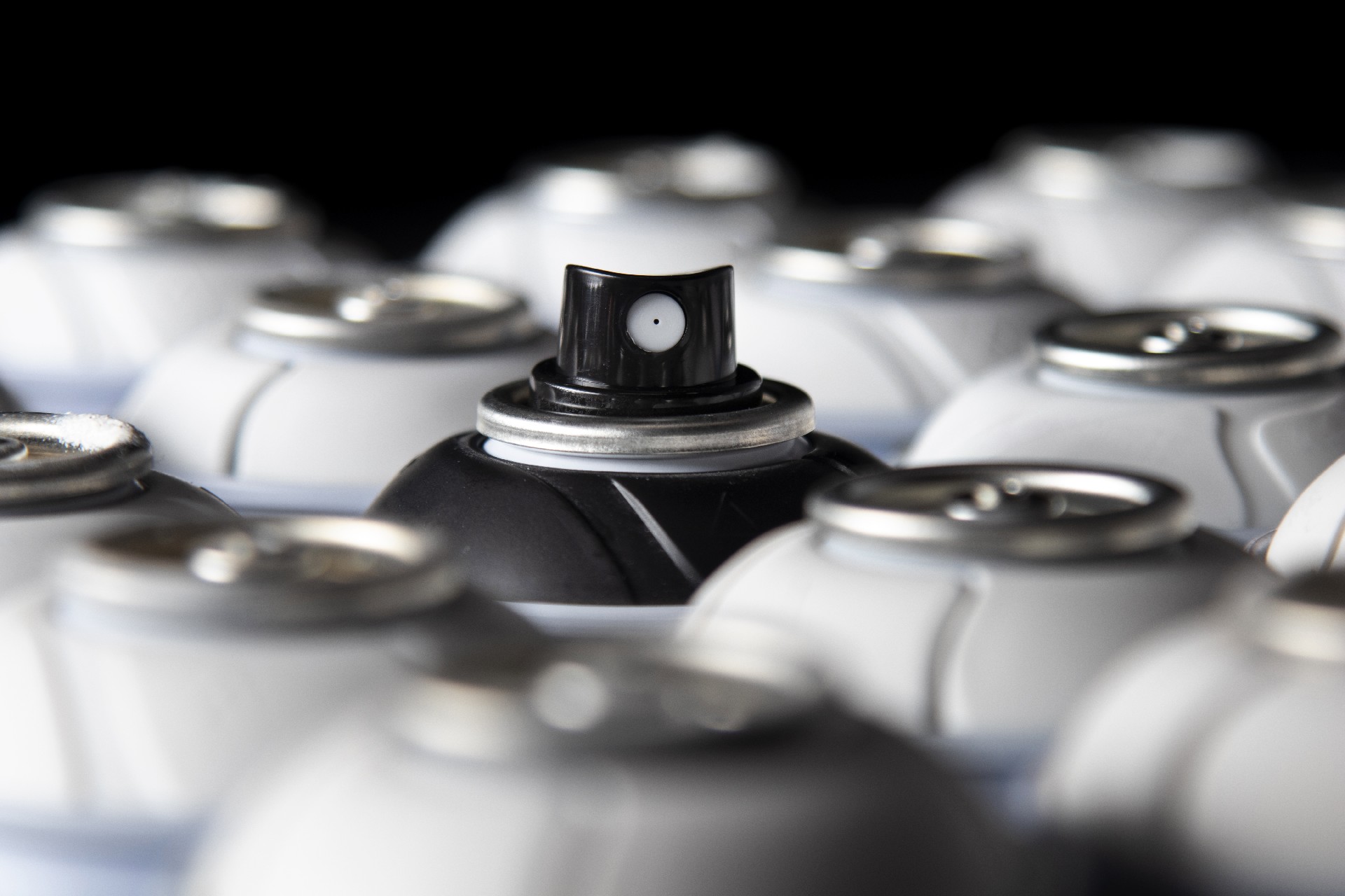 烤漆與自噴漆耐久性對(duì)比分析：工藝、性能與應(yīng)用場(chǎng)景全解析