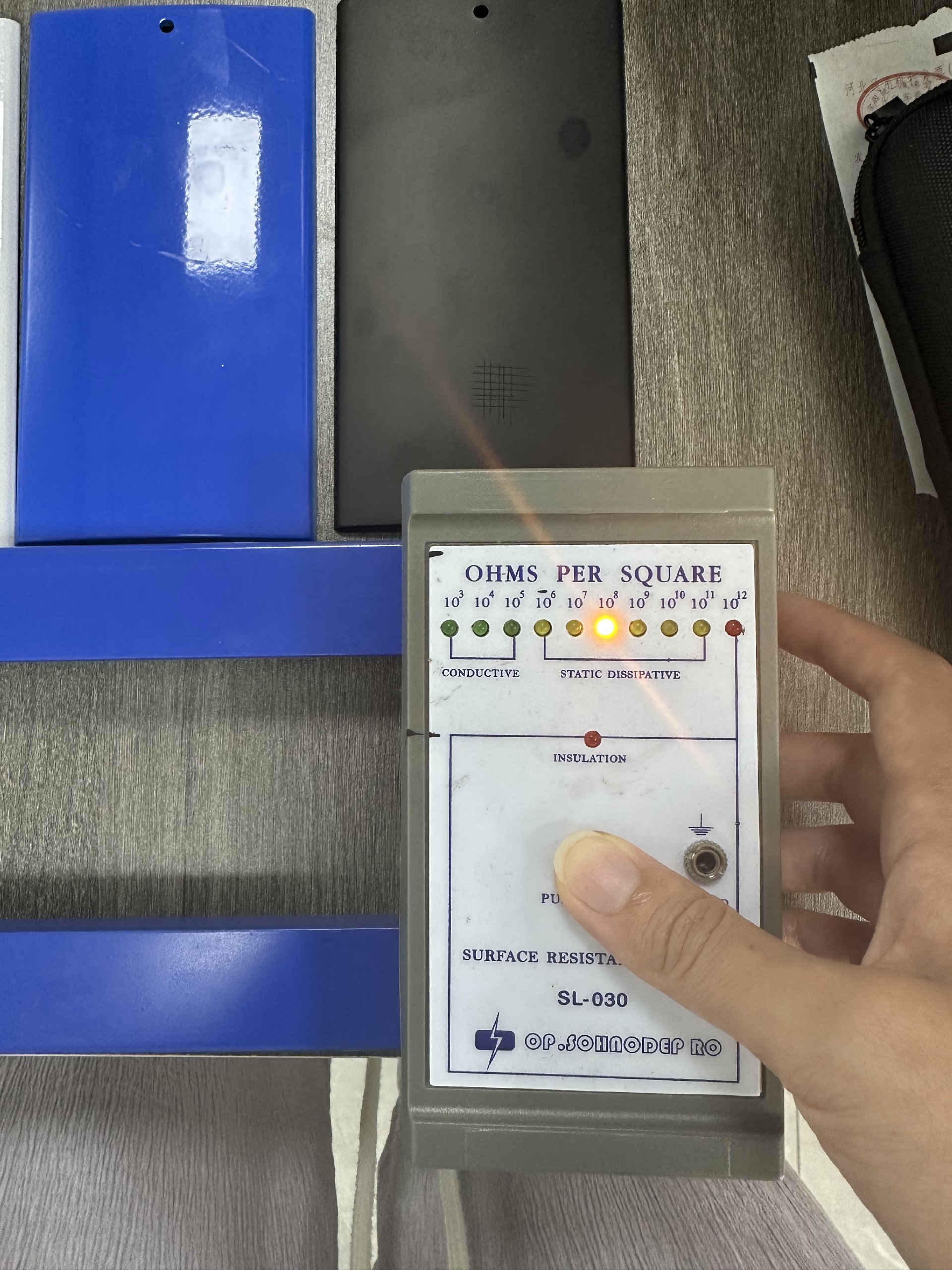 為電子企業(yè)解決PE塑料外殼防靜電難題