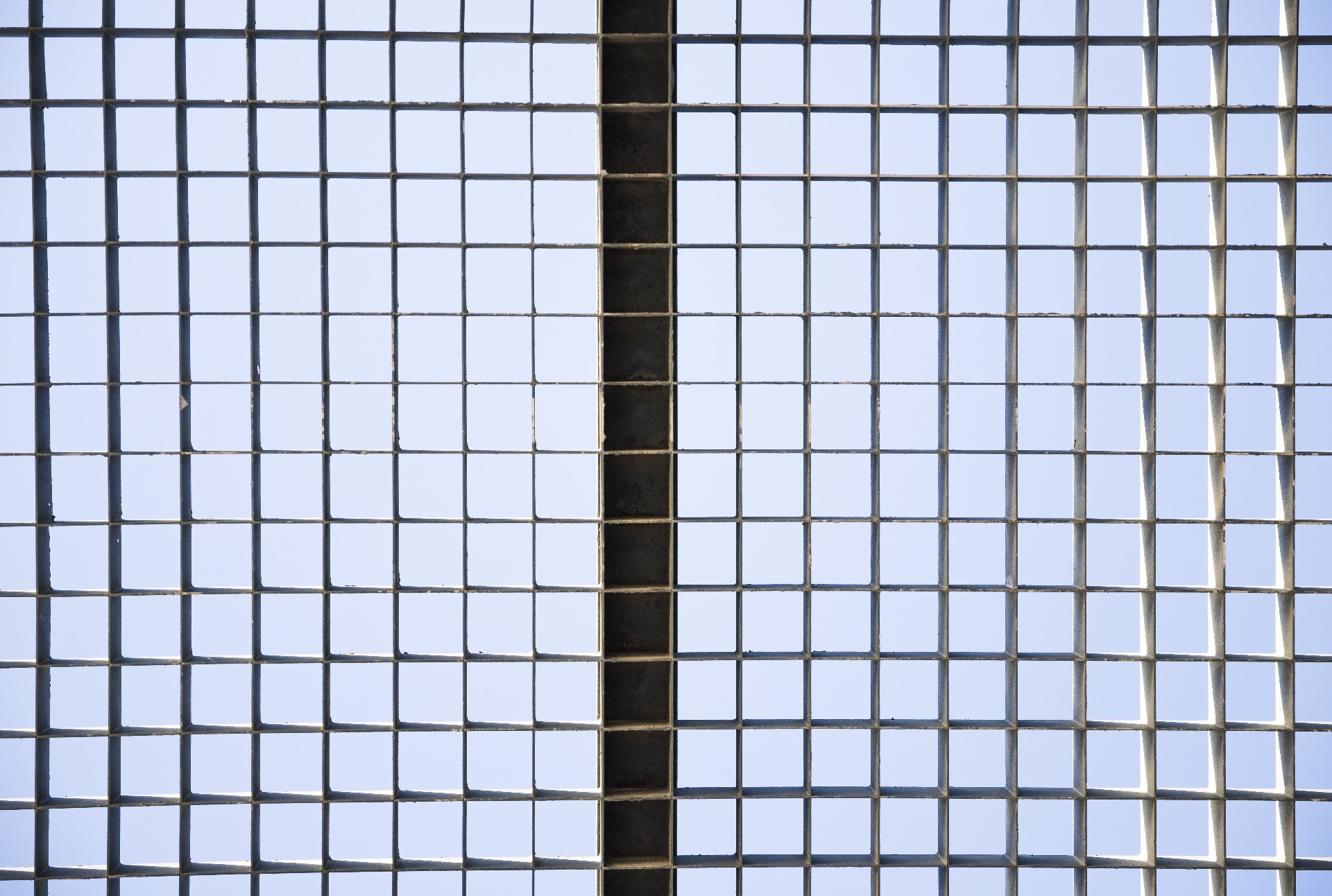 河北煤一、二期堆場(chǎng)防風(fēng)網(wǎng)防腐維護(hù)與現(xiàn)場(chǎng)補(bǔ)漆項(xiàng)目